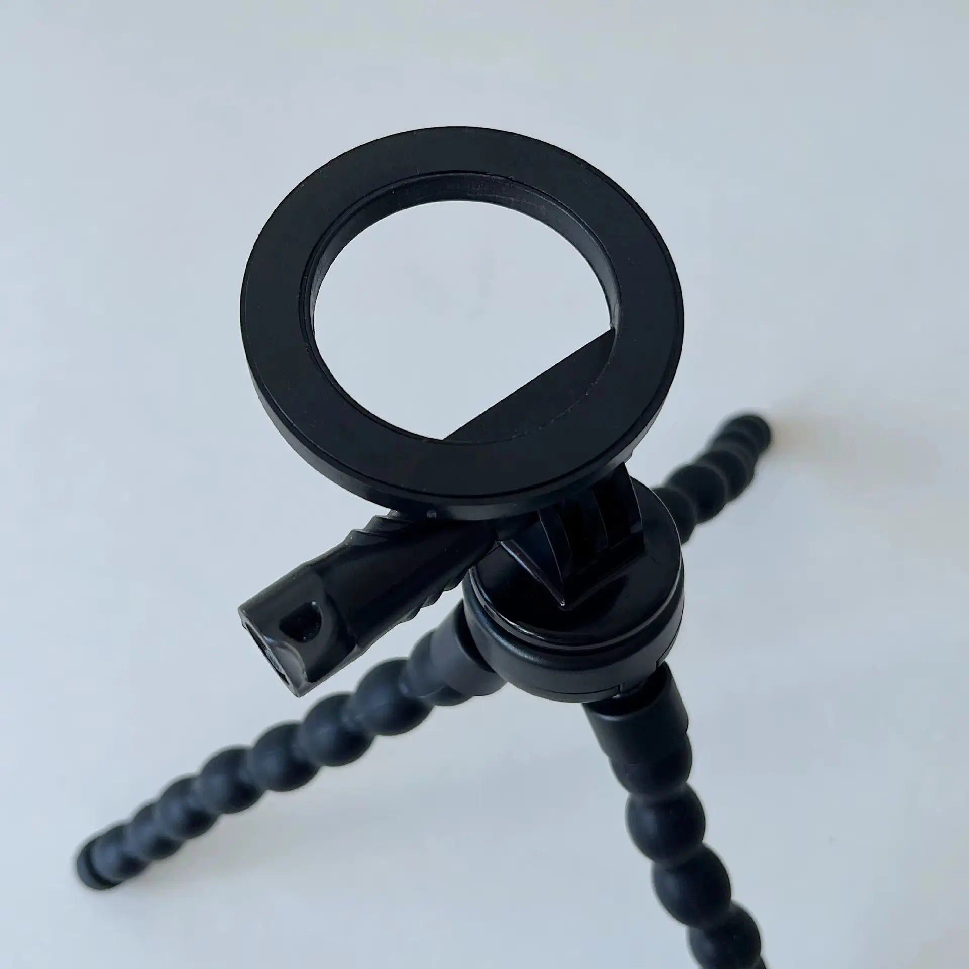 MagSafe-Compatible Magnetic Tripod and Monopod Stand for Smartphones - Compact Octopus Phone Holder